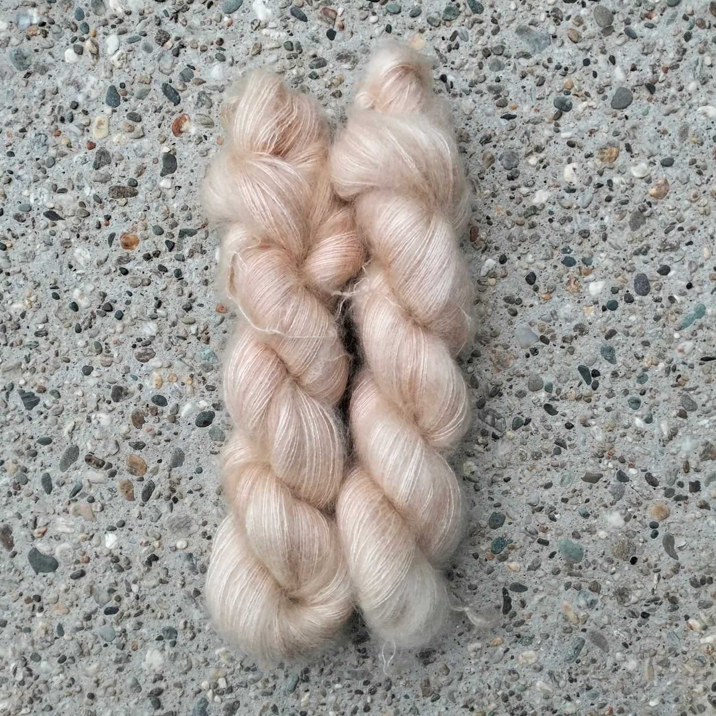 Kiddo 2 ply Mohair Silk // Champayne